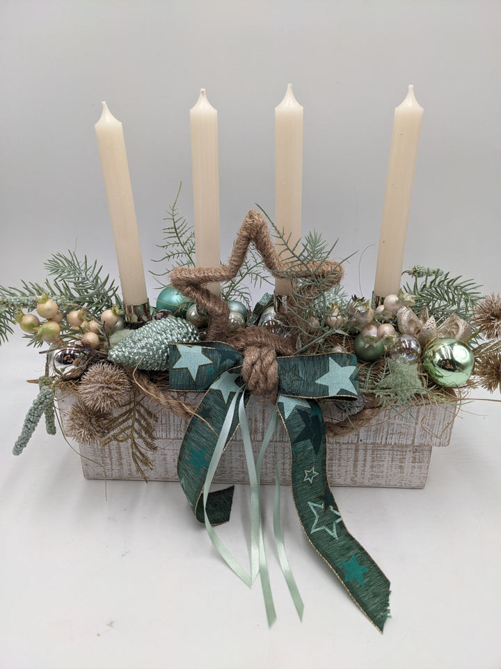 Adventsgesteck Kugel Schleife Stern grün