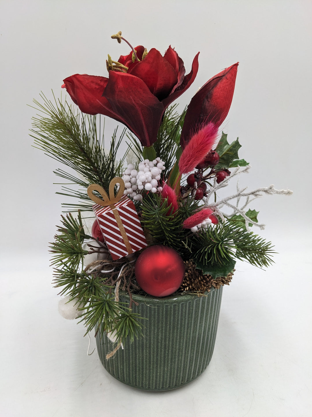 Weihnachtsgesteck Kugel Geschenk Amaryllis rot