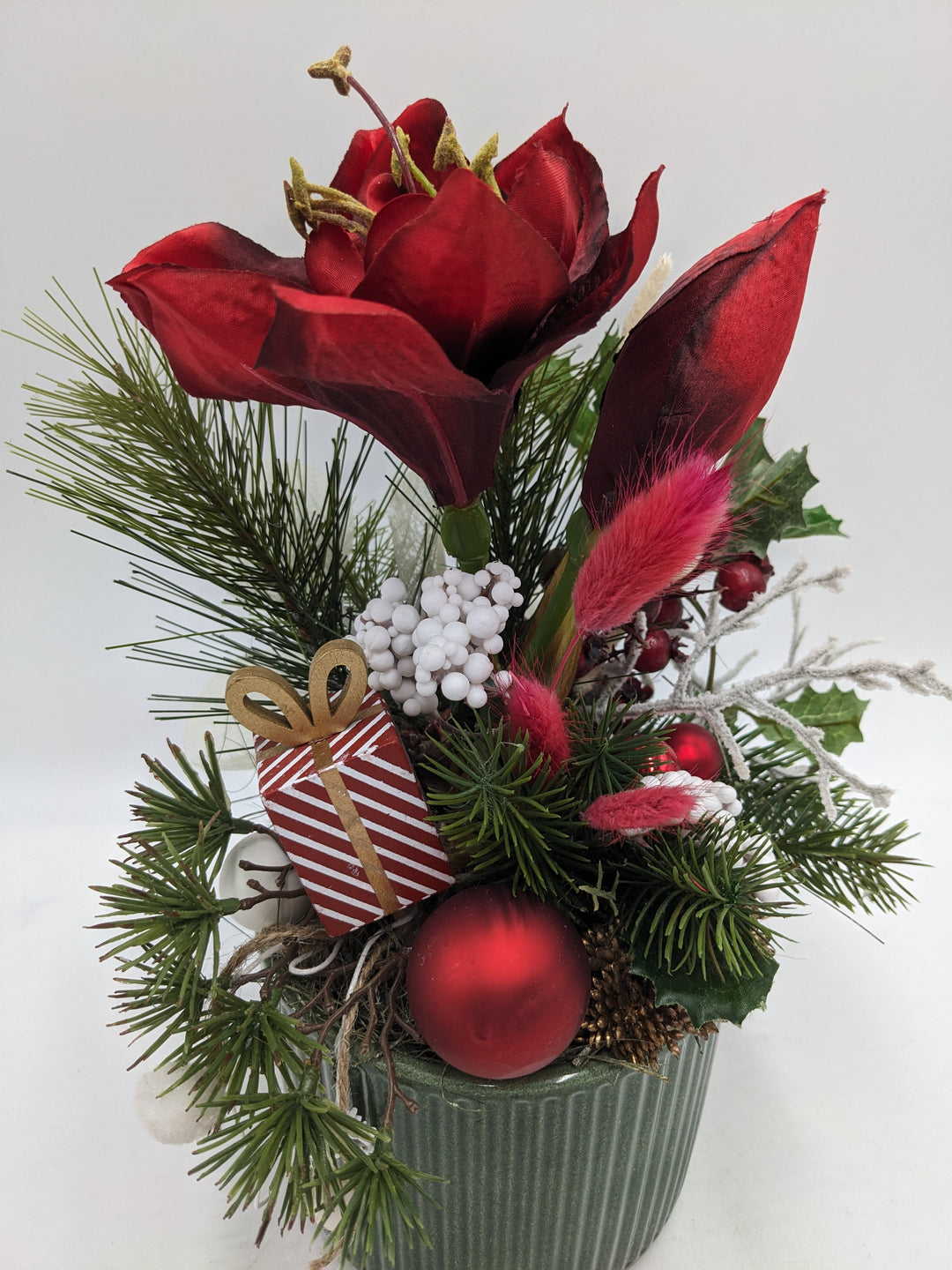 Weihnachtsgesteck Kugel Geschenk Amaryllis rot