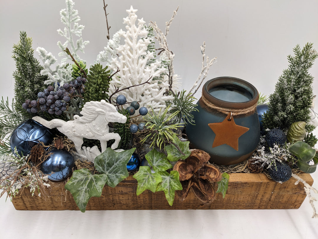 Weihnachtsgesteck Teelicht Schaukelpferd blau