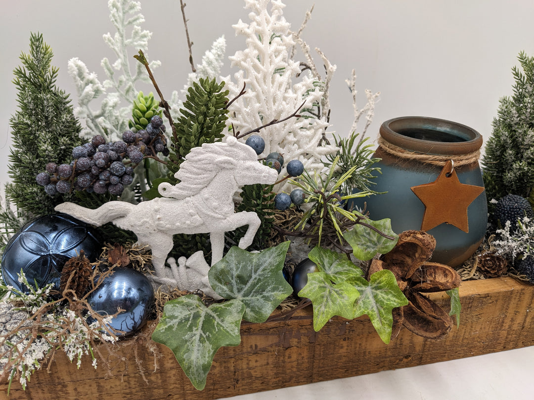 Weihnachtsgesteck Teelicht Schaukelpferd blau