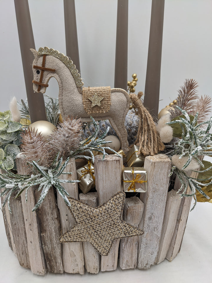 Adventsgesteck Stern Geschenk Schaukelpferd taupe