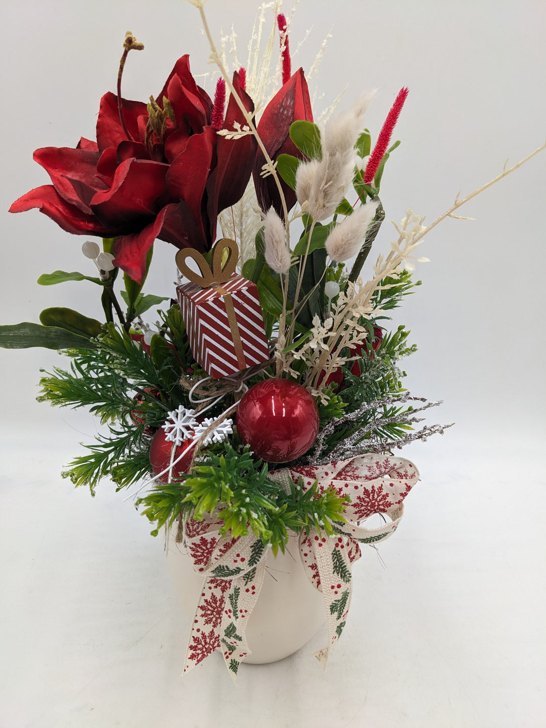 Weihnachtsgesteck Kugel Geschenk Amaryllis rot