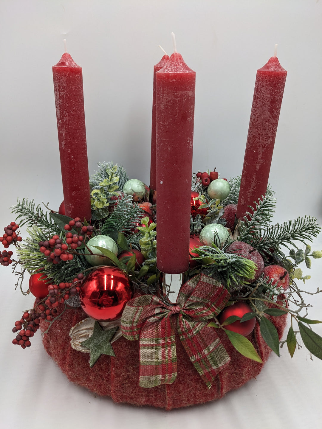 Adventskranz klassisch Kugel Schleife rot