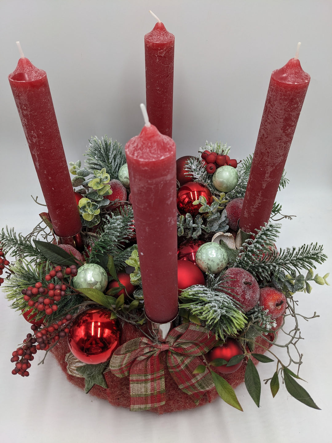 Adventskranz klassisch Kugel Schleife rot