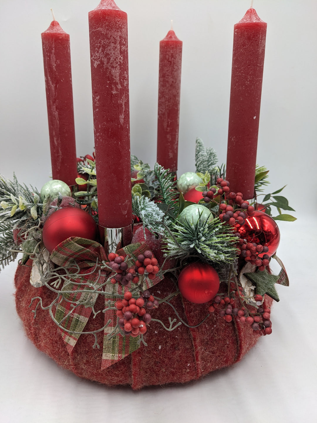 Adventskranz klassisch Kugel Schleife rot