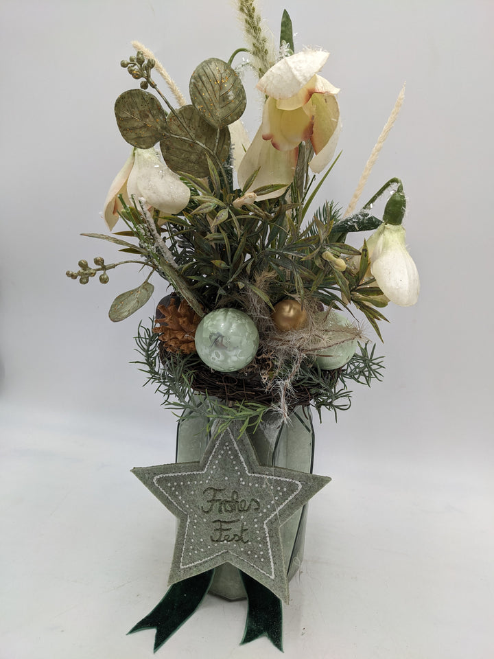 Weihnachtsgesteck Kugel Zapfen Alpenveilchen creme