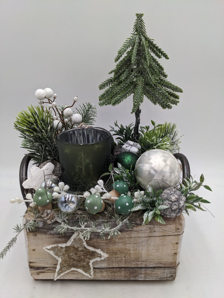 Weihnachtsgesteck Kugel Teelicht Stern grün