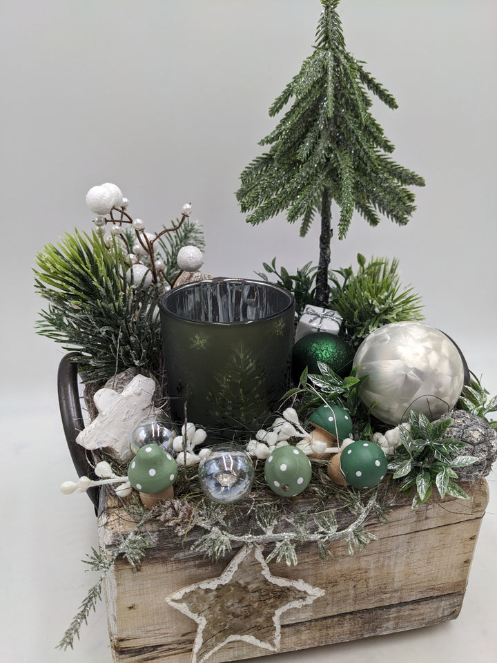 Weihnachtsgesteck Kugel Teelicht Stern grün