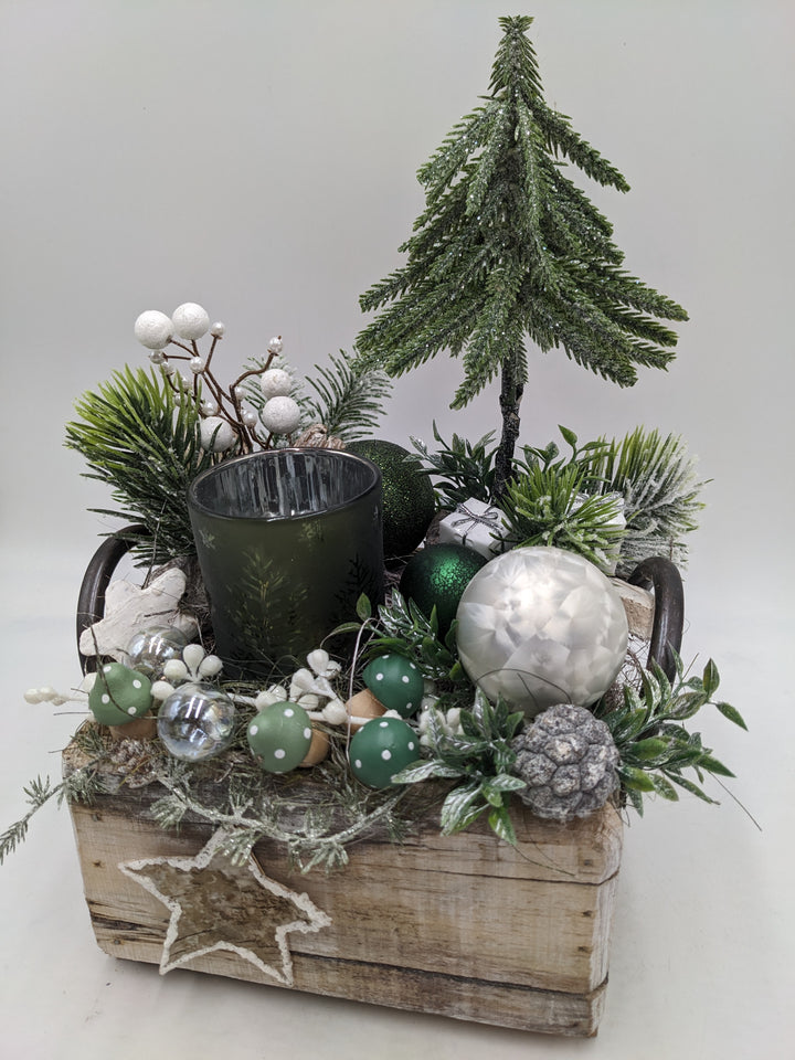 Weihnachtsgesteck Kugel Teelicht Stern grün