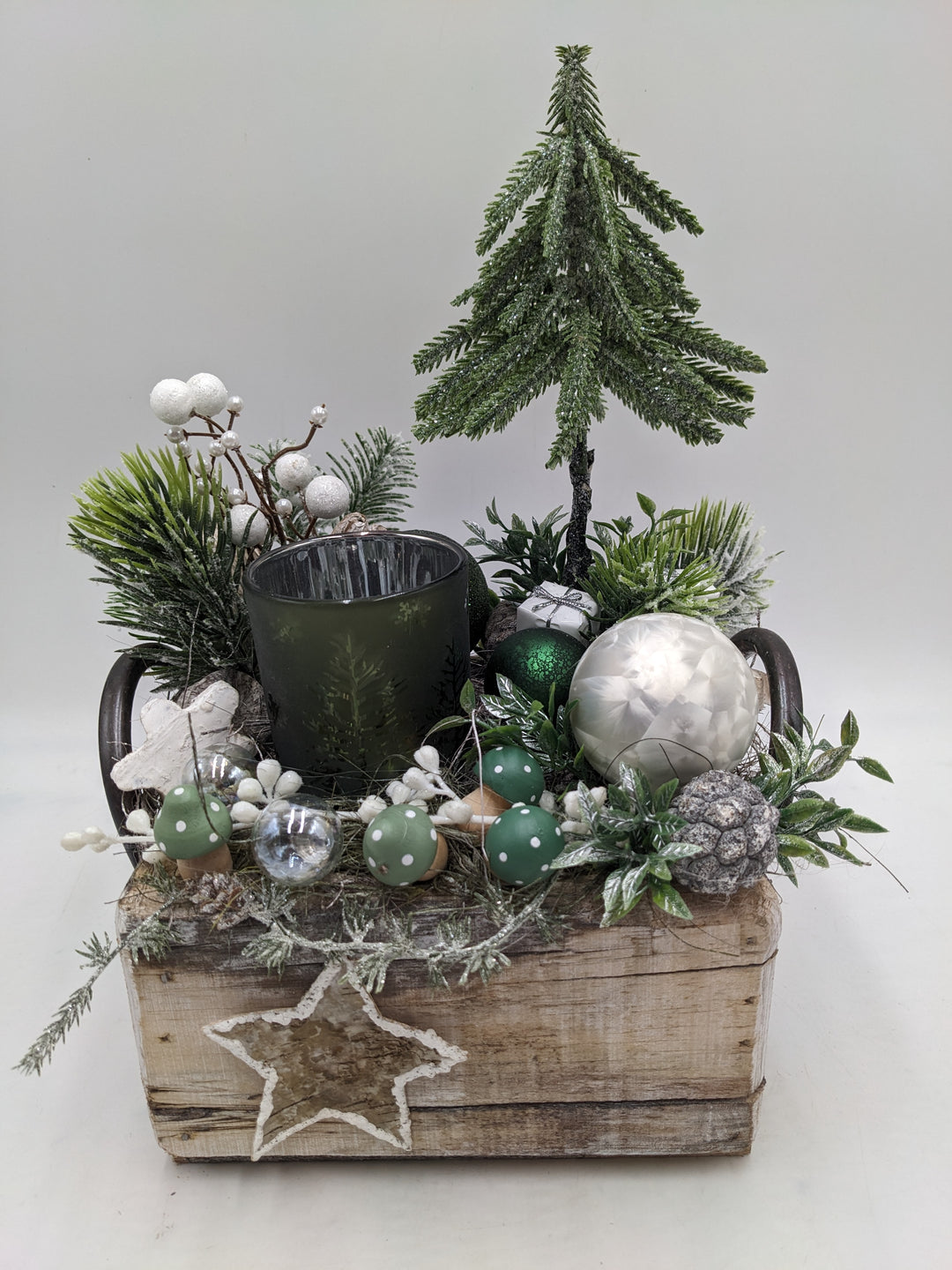 Weihnachtsgesteck Kugel Teelicht Stern grün