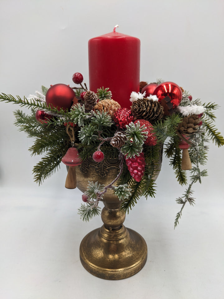 Weihnachtsgesteck Kugel Zapfen rot