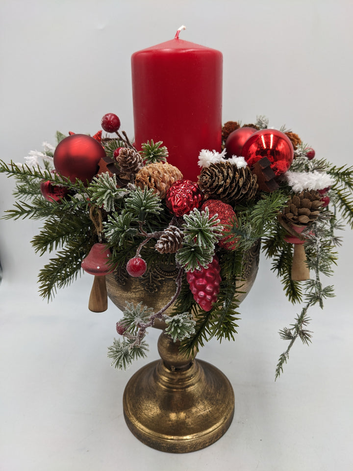 Weihnachtsgesteck Kugel Zapfen rot