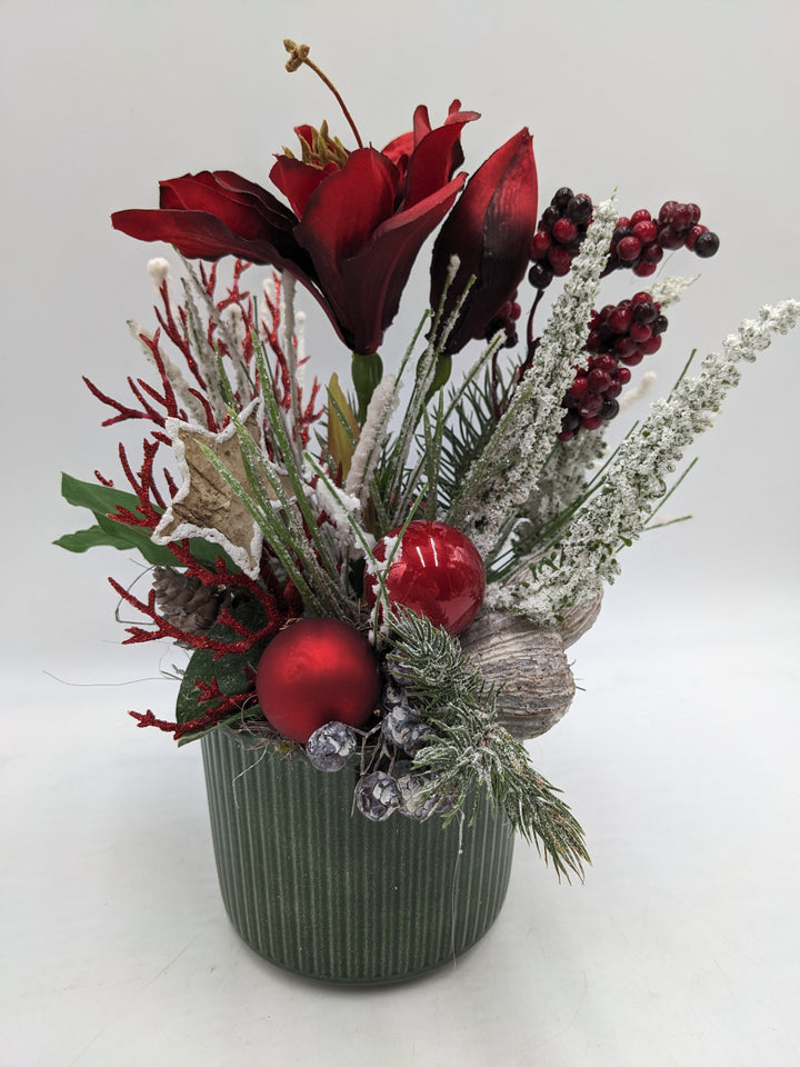 Weihnachtsgesteck Kugel Stern Amaryllis rot