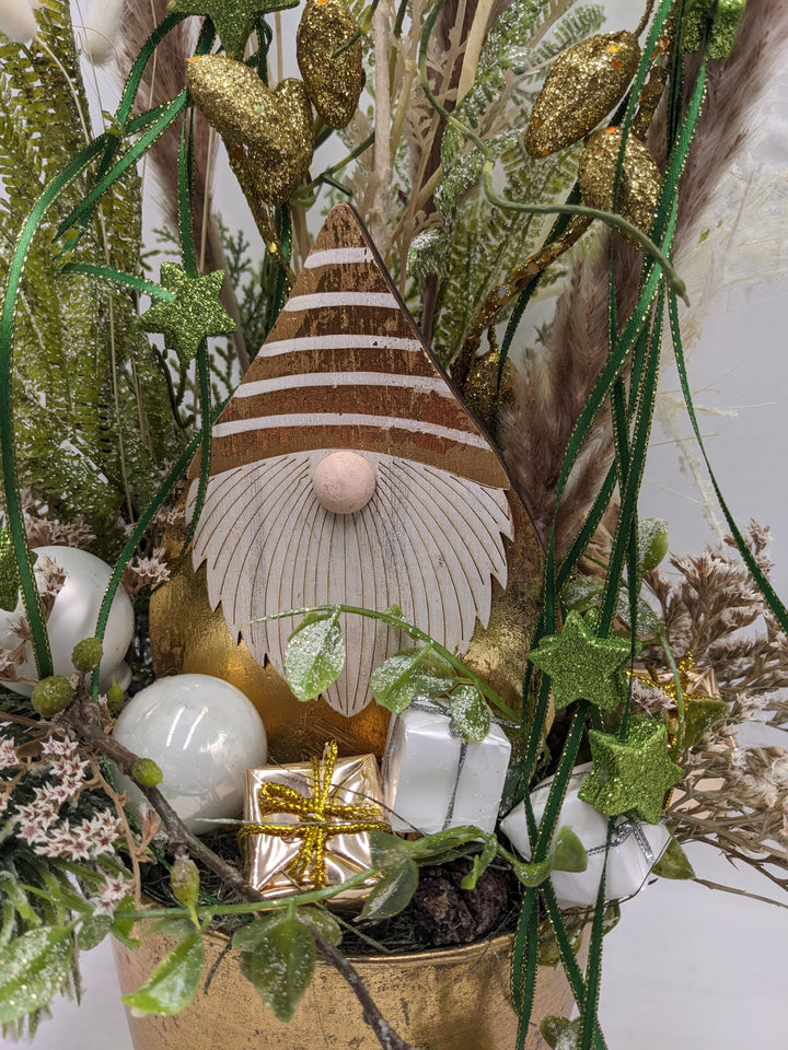 Weihnachtsgesteck Kugel Geschenk gold