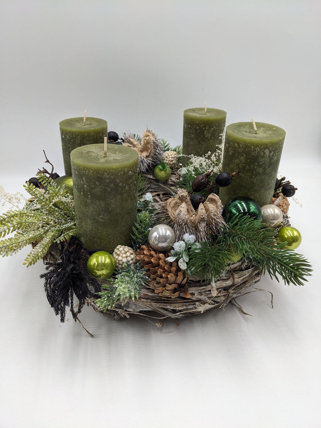 Adventskranz Kugel Zapfen Herz grün