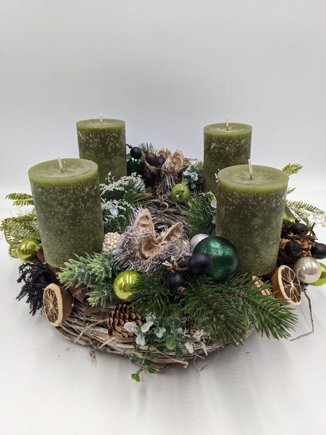 Adventskranz Kugel Zapfen Herz grün