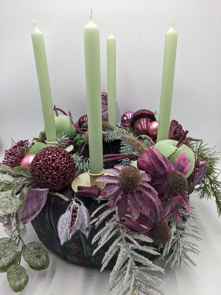 Adventskranz Kugel Eichel Sonnenhut lila