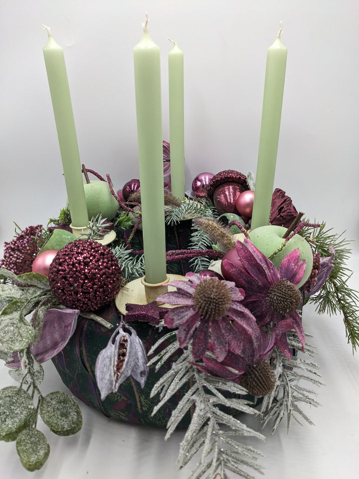 Adventskranz Kugel Eichel Sonnenhut lila