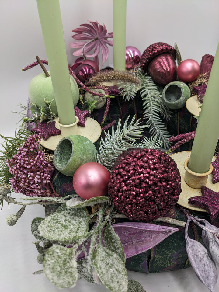 Adventskranz Kugel Eichel Sonnenhut lila