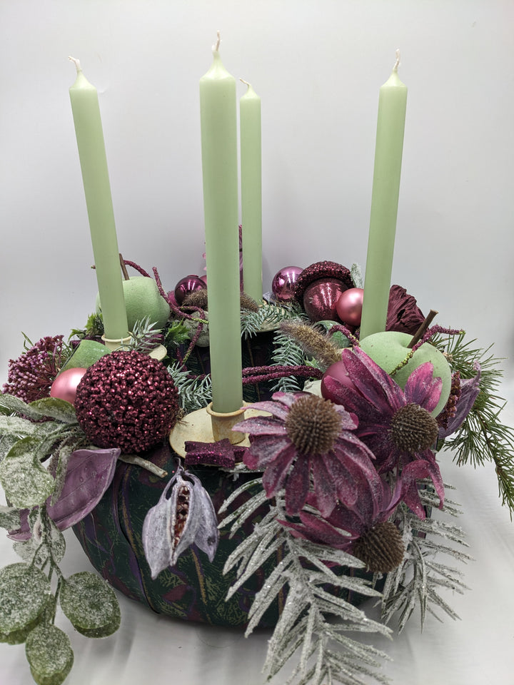 Adventskranz Kugel Eichel Sonnenhut lila