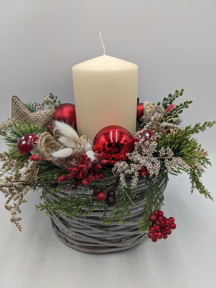 Weihnachtsgesteck Kugel Stern rot