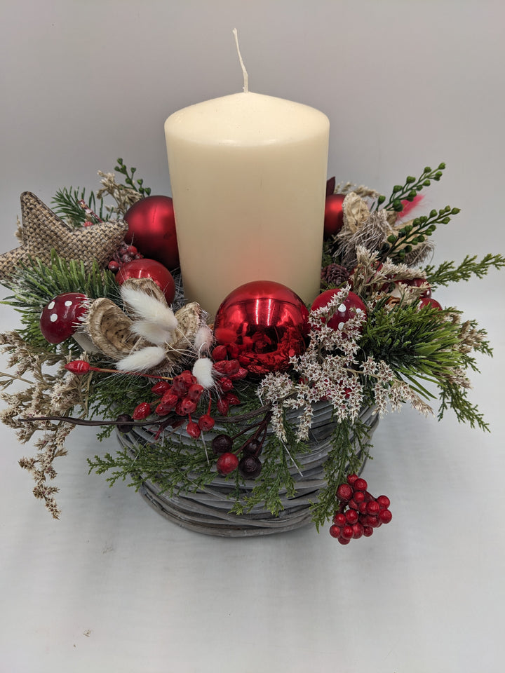 Weihnachtsgesteck Kugel Stern rot