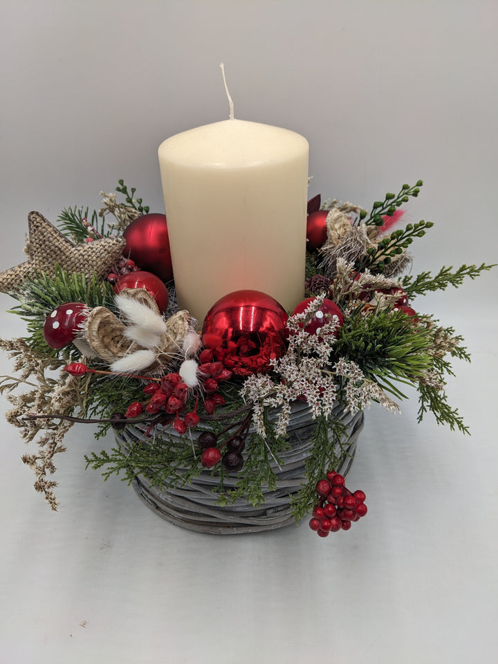 Weihnachtsgesteck Kugel Stern rot