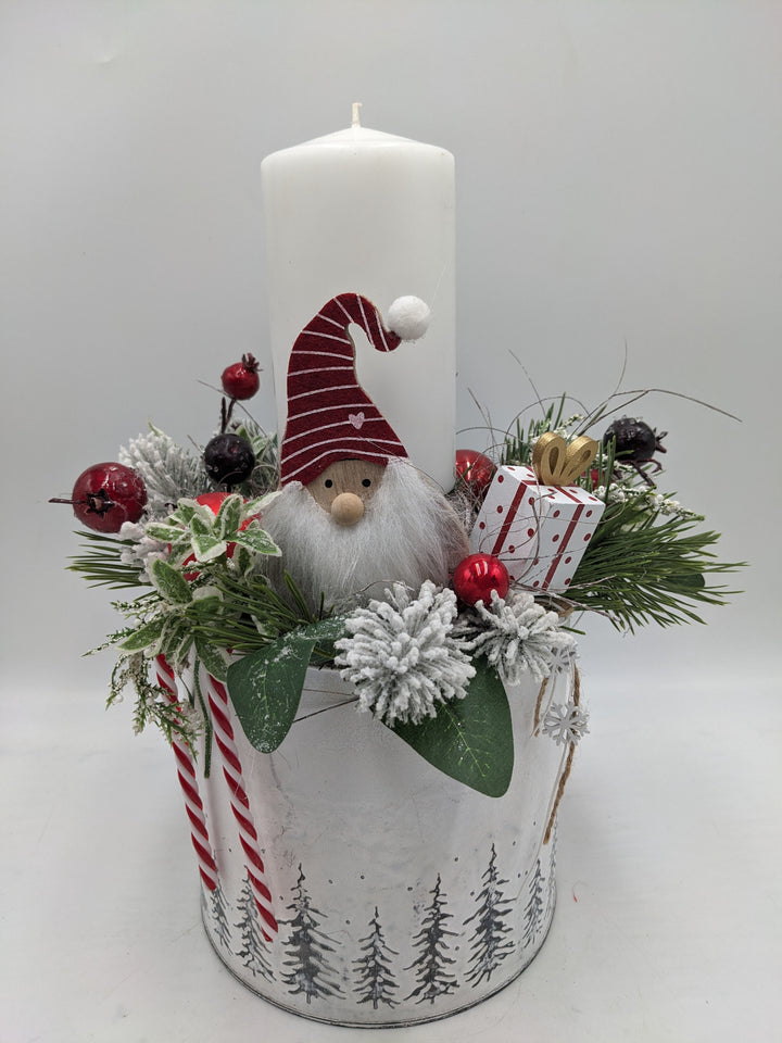 Weihnachtsgesteck Kugel Geschenk weiß