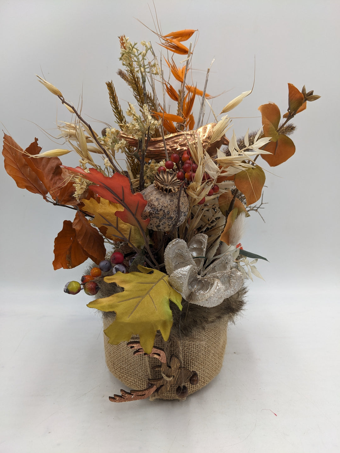 Herbstgesteck Vogel Hirschkopf Laub rot