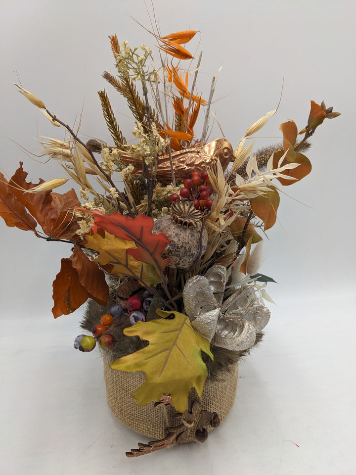Herbstgesteck Vogel Hirschkopf Laub rot