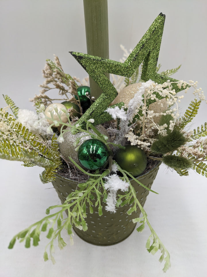 Weihnachtsgesteck Kugel Stern grün