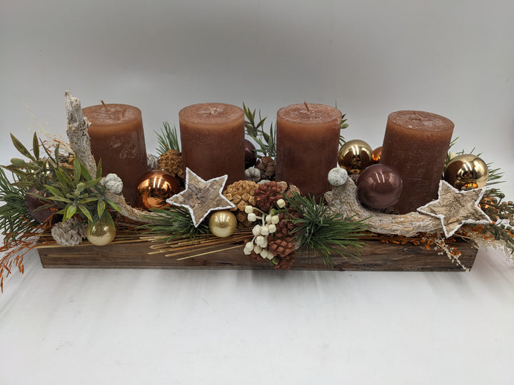 Adventsgesteck Kugel Stern Zapfen braun