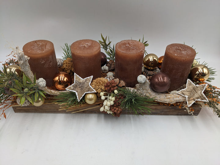 Adventsgesteck Kugel Stern Zapfen braun