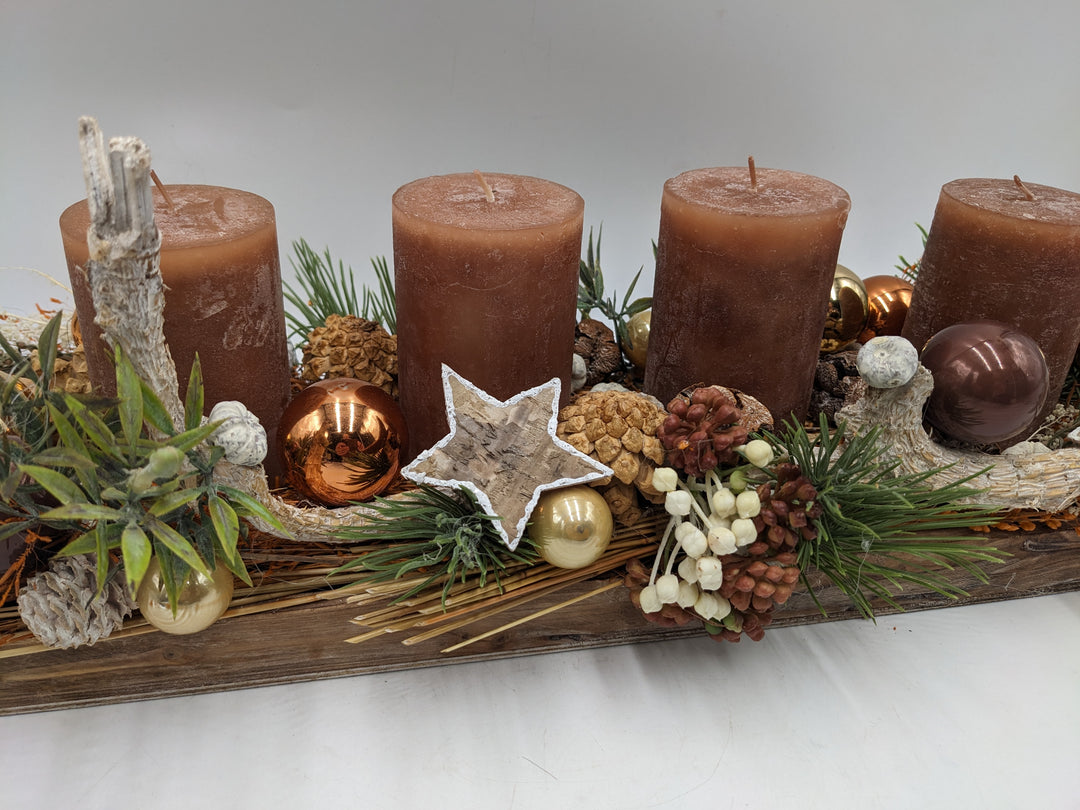 Adventsgesteck Kugel Stern Zapfen braun