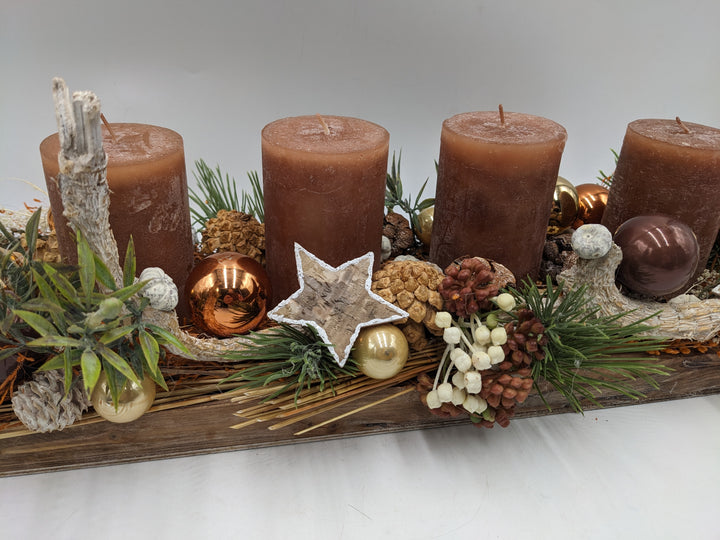Adventsgesteck Kugel Stern Zapfen braun