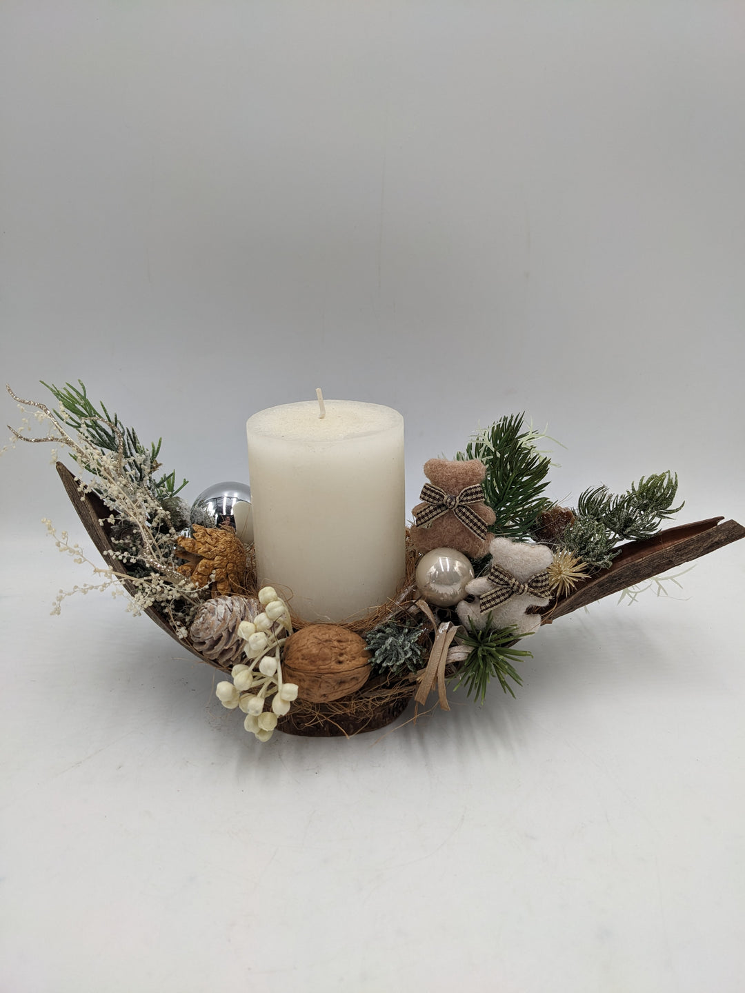 Weihnachtsgesteck Kugel Zapfen Teddy creme