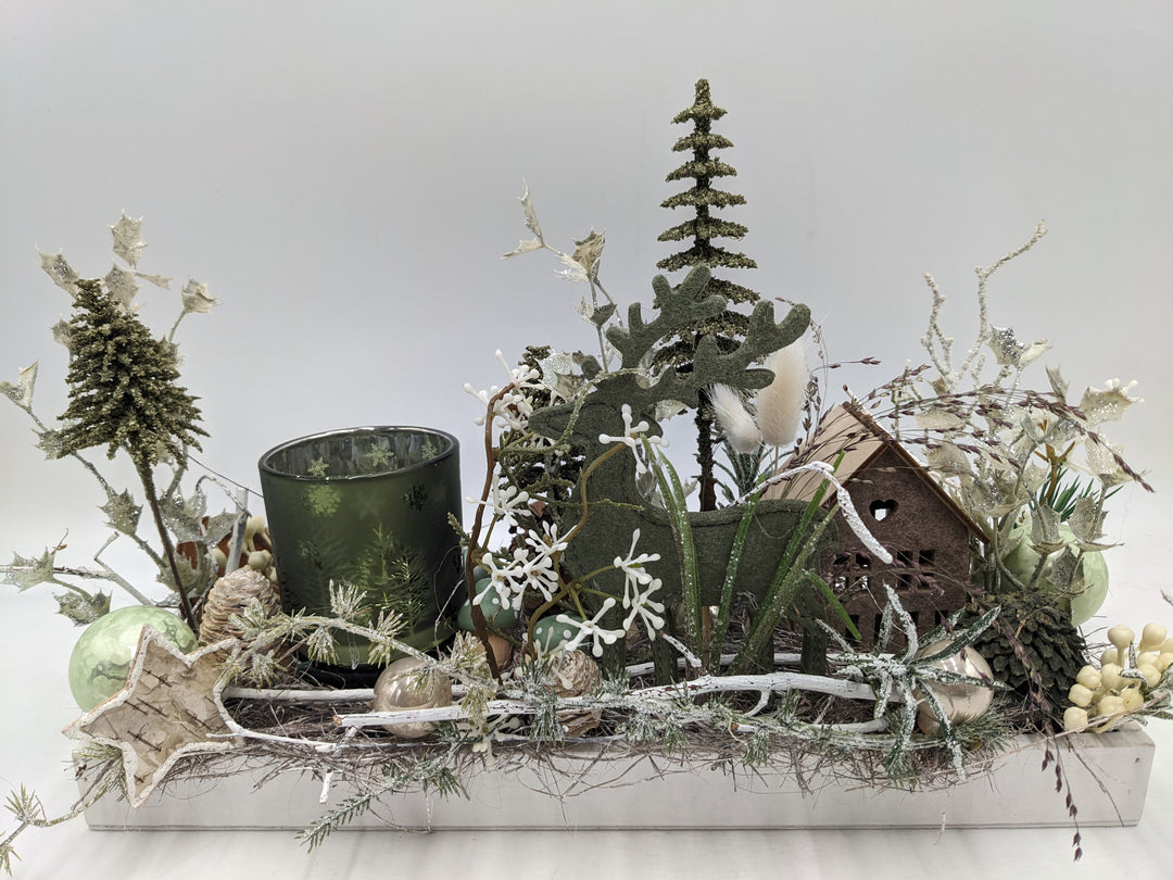 Weihnachtsgesteck Teelicht Kugel Haus grün