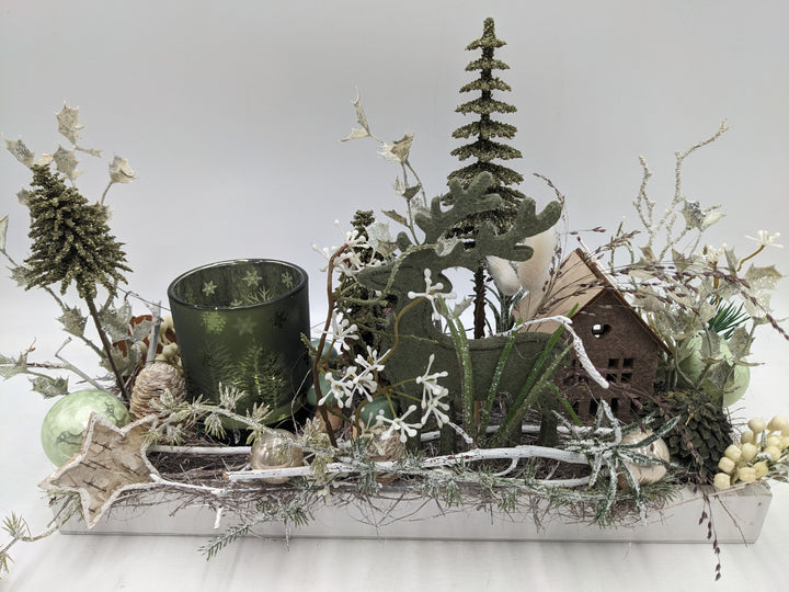Weihnachtsgesteck Teelicht Kugel Haus grün