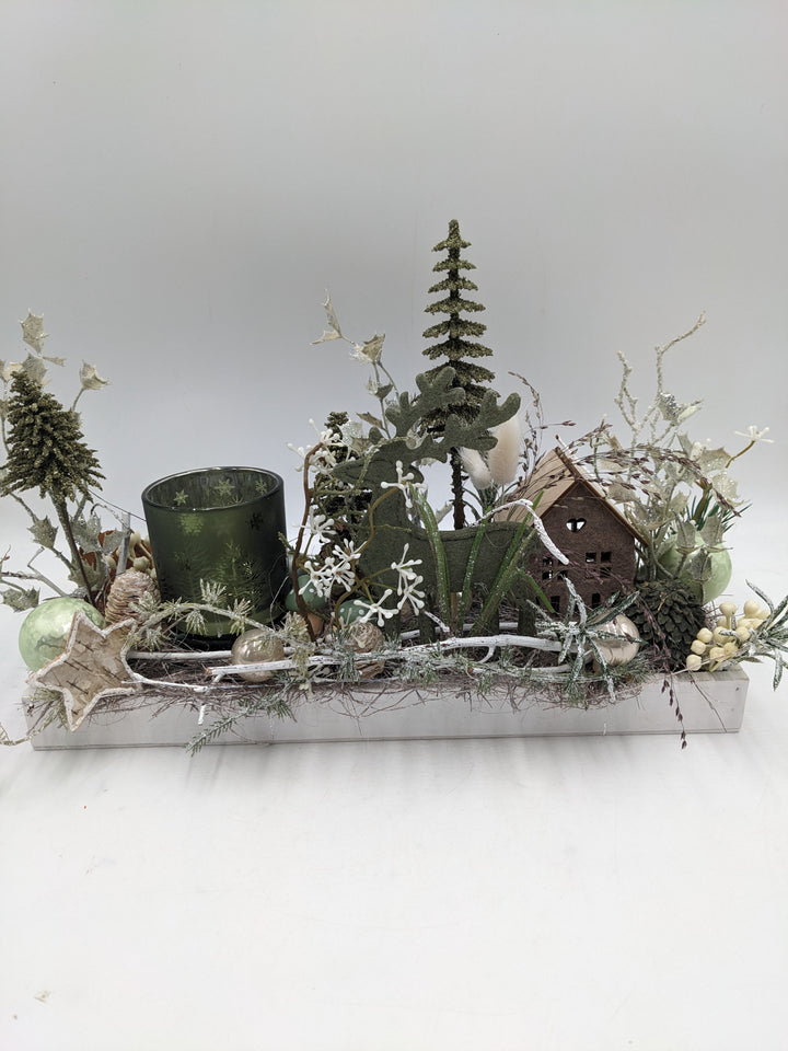Weihnachtsgesteck Teelicht Kugel Haus grün