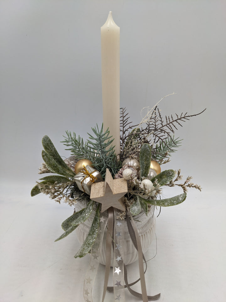 Weihnachtsgesteck Kugel Geschenk Stern creme