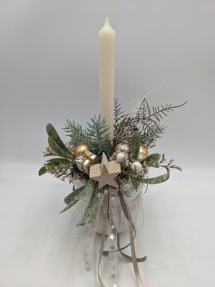 Weihnachtsgesteck Kugel Geschenk Stern creme