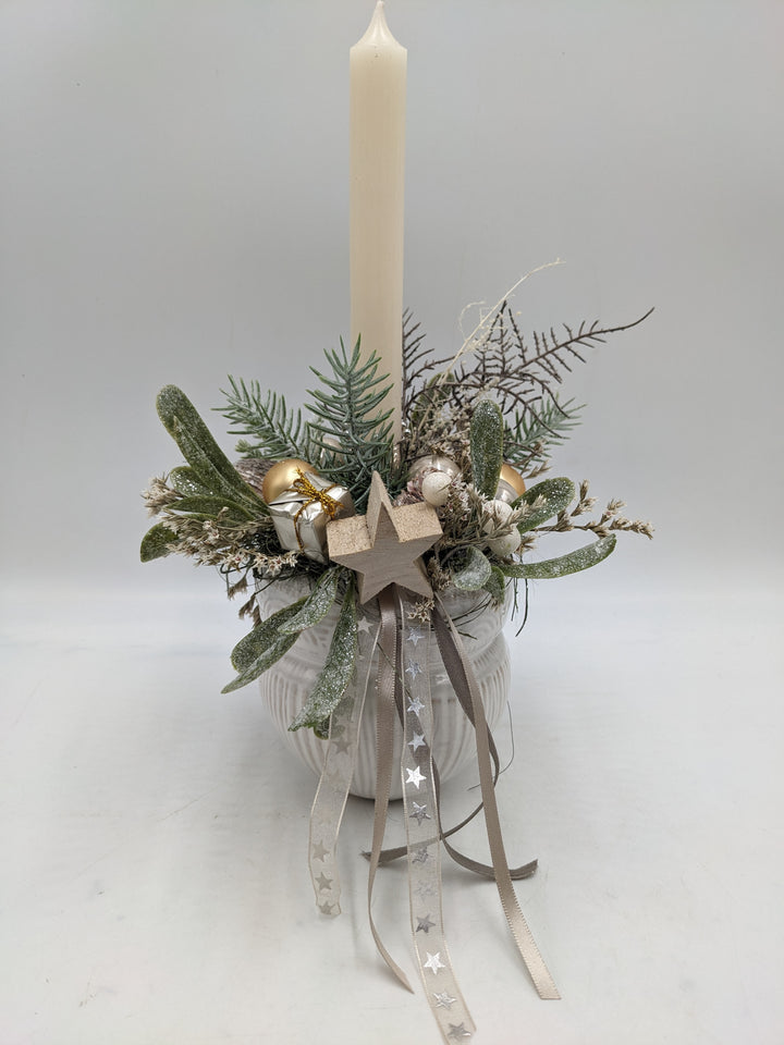 Weihnachtsgesteck Kugel Geschenk Stern creme