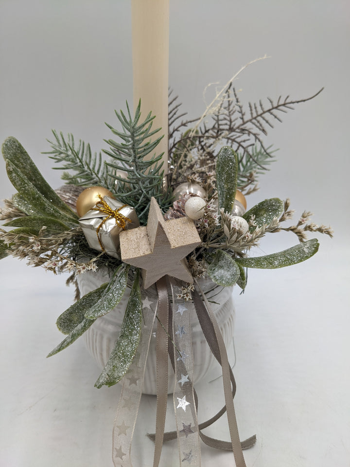 Weihnachtsgesteck Kugel Geschenk Stern creme
