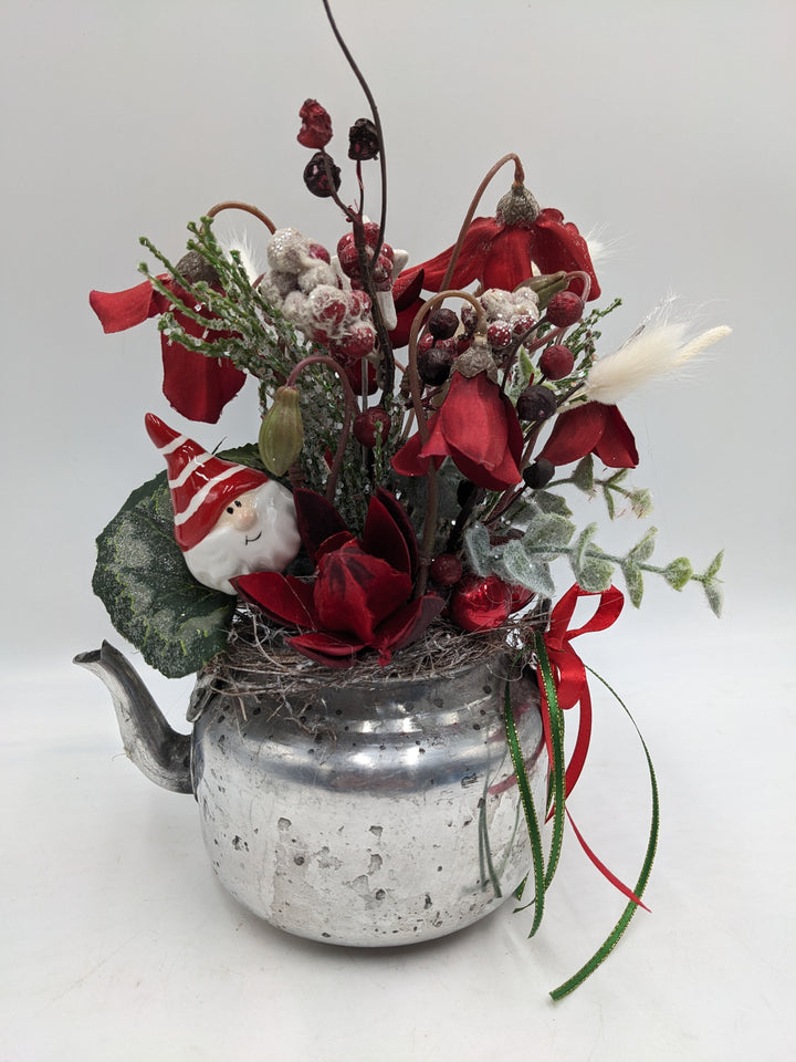 Weihnachtsgesteck Kugel Weihnachtsmann Eukalypthus rot