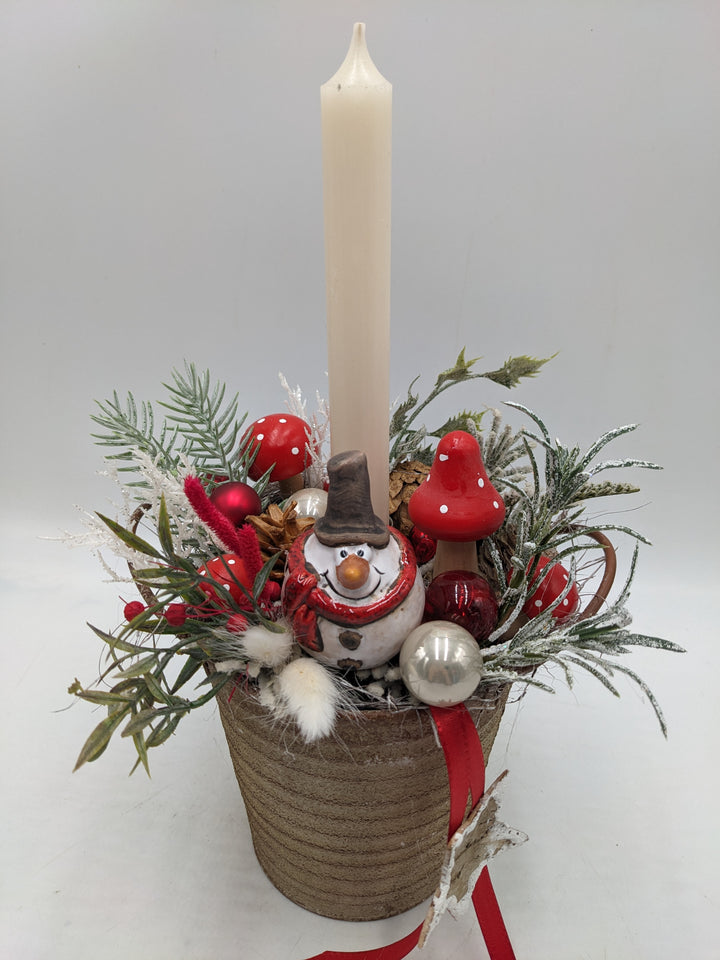 Weihnachtsgesteck Kugel Schleife Weihnachtsmann creme