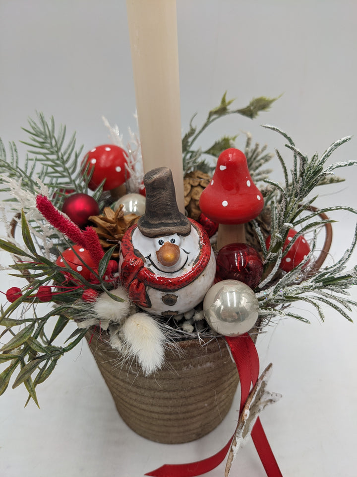 Weihnachtsgesteck Kugel Schleife Weihnachtsmann creme