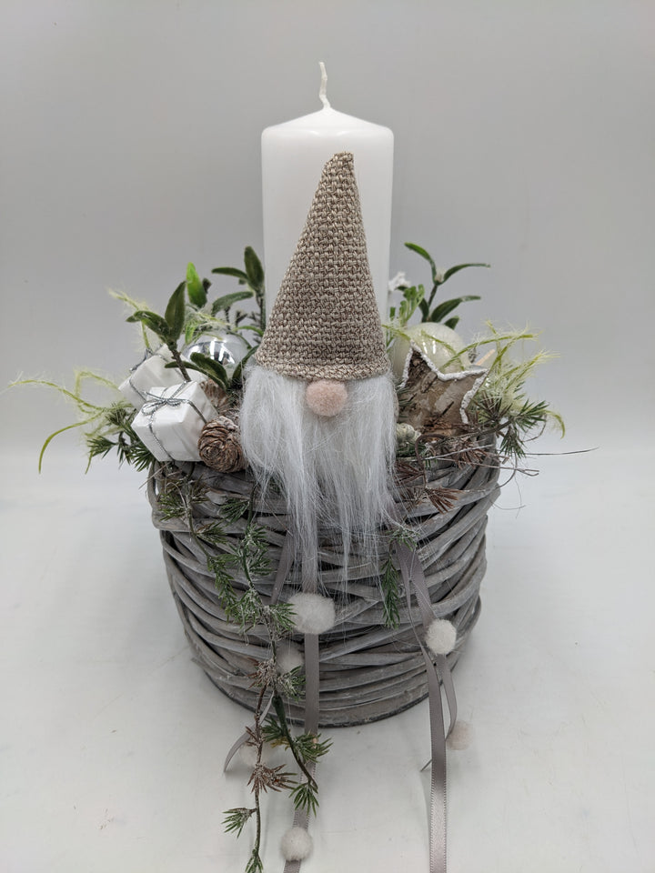 Weihnachtsgesteck Kugel Stern Wichtel weiß