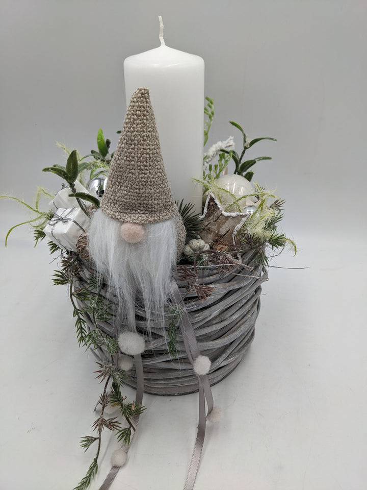 Weihnachtsgesteck Kugel Stern Wichtel weiß