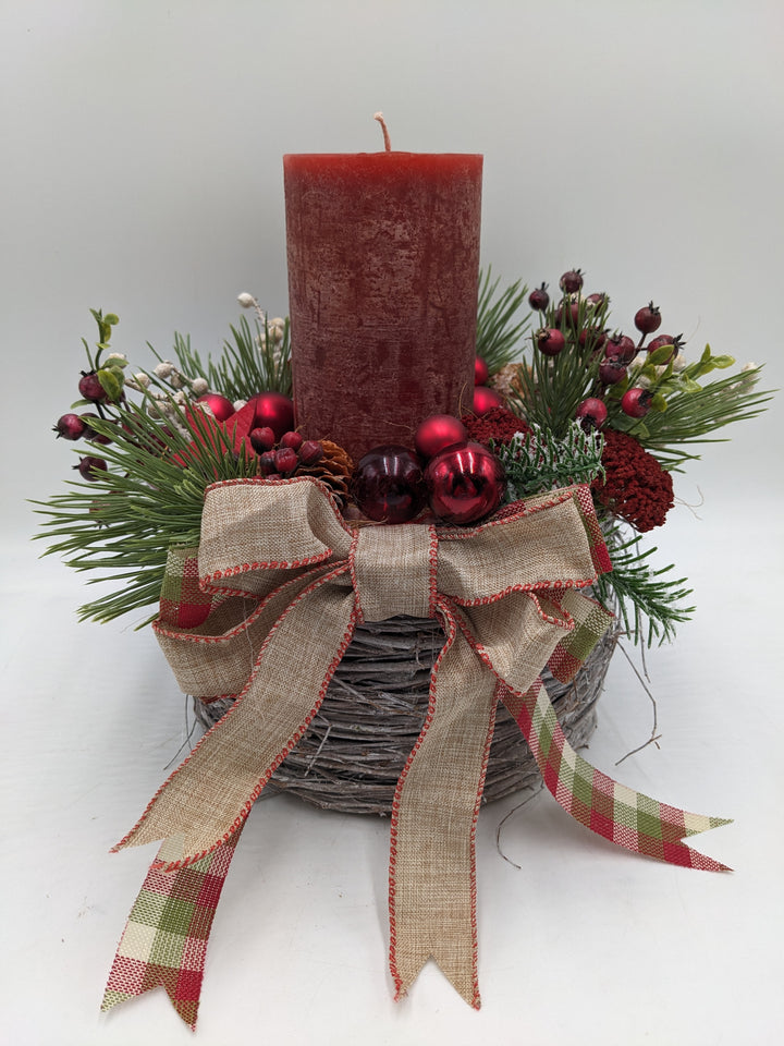 Weihnachtsgesteck traditionell Schleife Kugel Stern rot